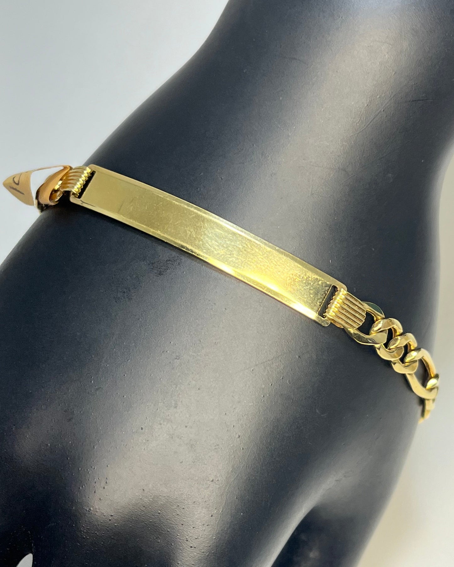 Figaro Link Plate Bracelet 10K Gold