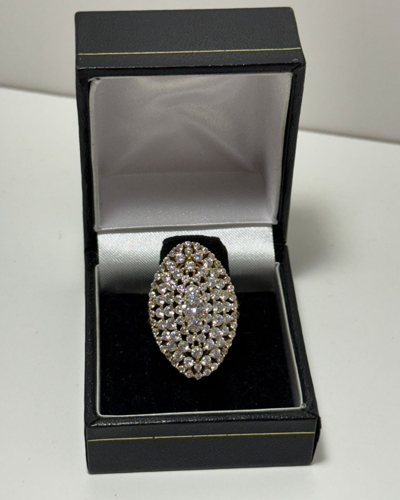 Domo Marquise Adiamantado Anillo Cóctel Cover Gold