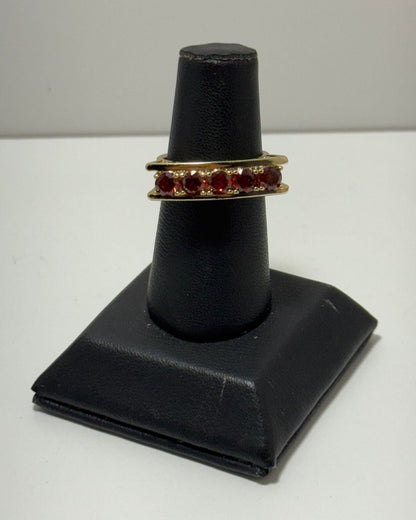 Fila Piedras Rojas Anillo Cover Gold