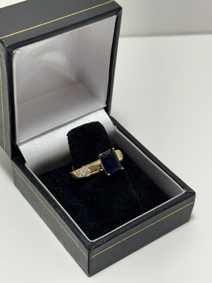 Piedra Azul Marino Anillo Solitario Cover Gold