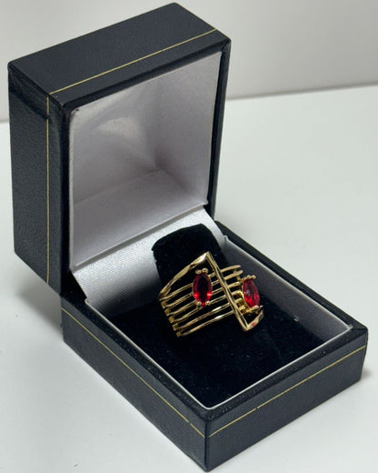 Líneas Circones Rojo Anillo Cover Gold