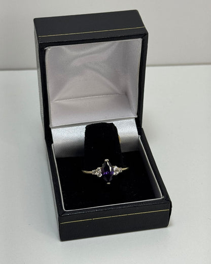 Piedra Morada Corte Marquise Anillo Cover Gold