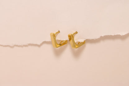 18K Gold Square Earrings – Geometric Elegance