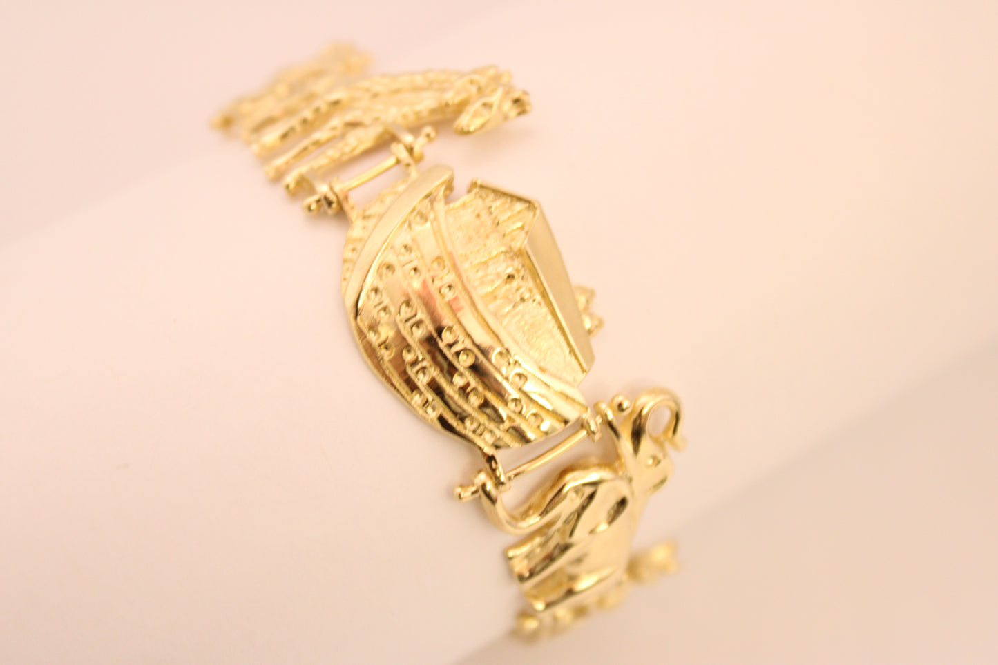 10K Gold Noah’s Ark Bracelet – Faith & Protection