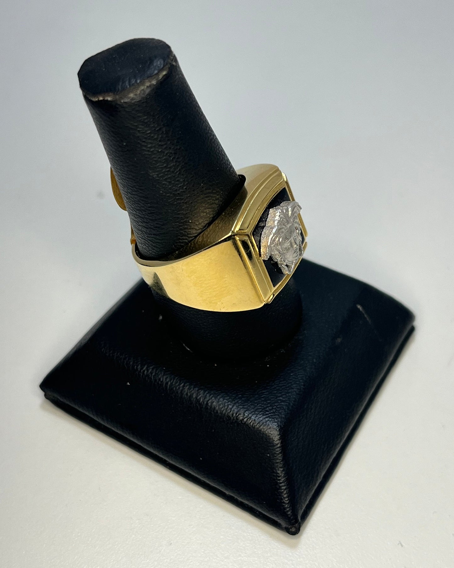 Cabeza Greiga Anillo de Hombre Oro 18K