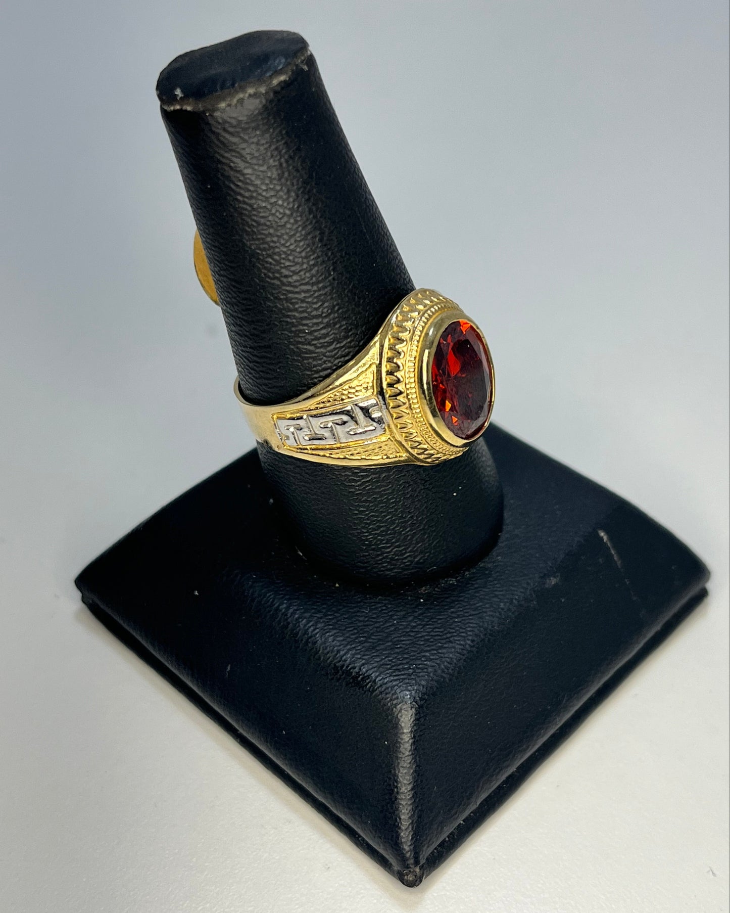 Circon Rojo Greigo Dos Tonos Anillo Oro 10K