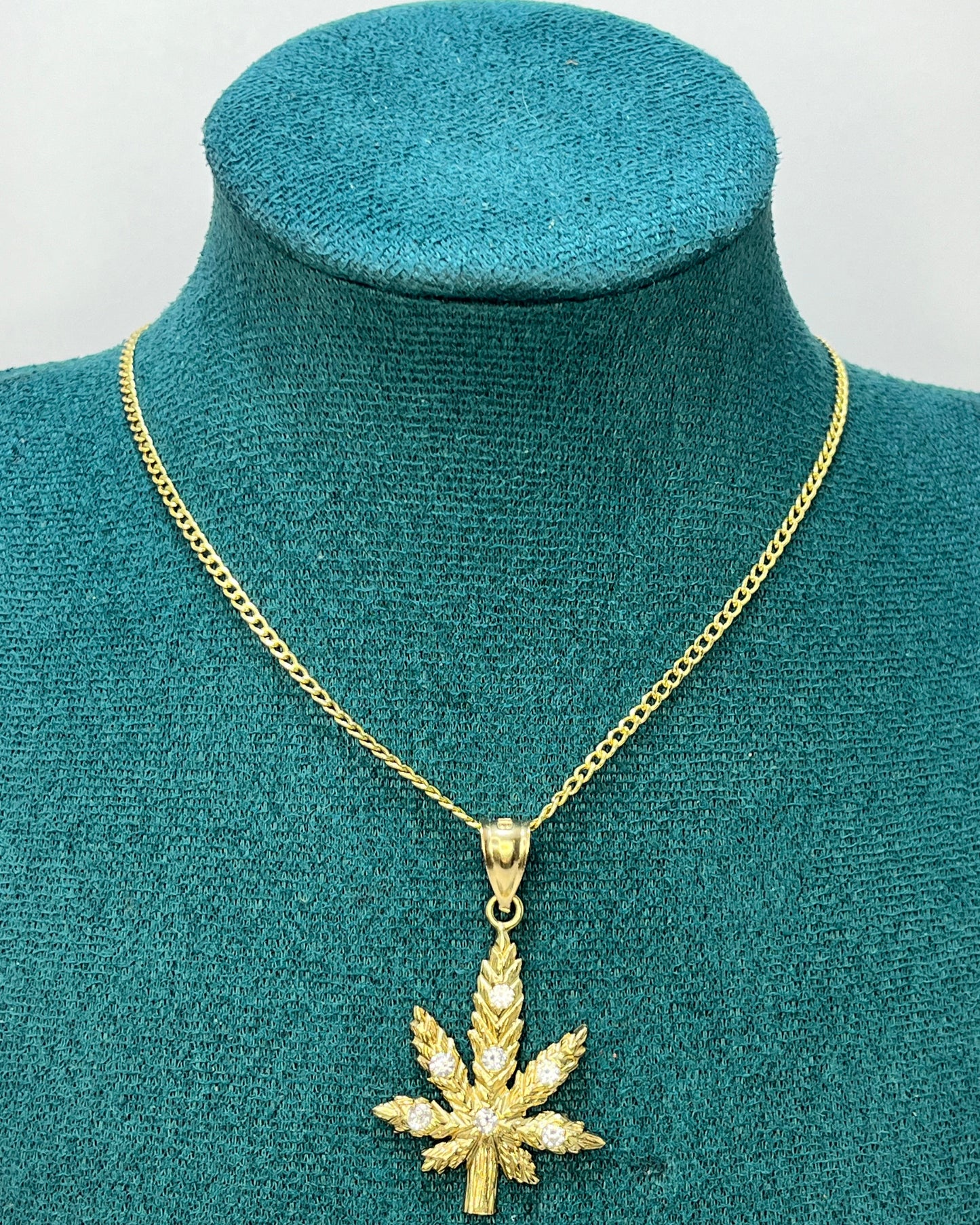 Colgante Hoja Marijuana Oro 10K