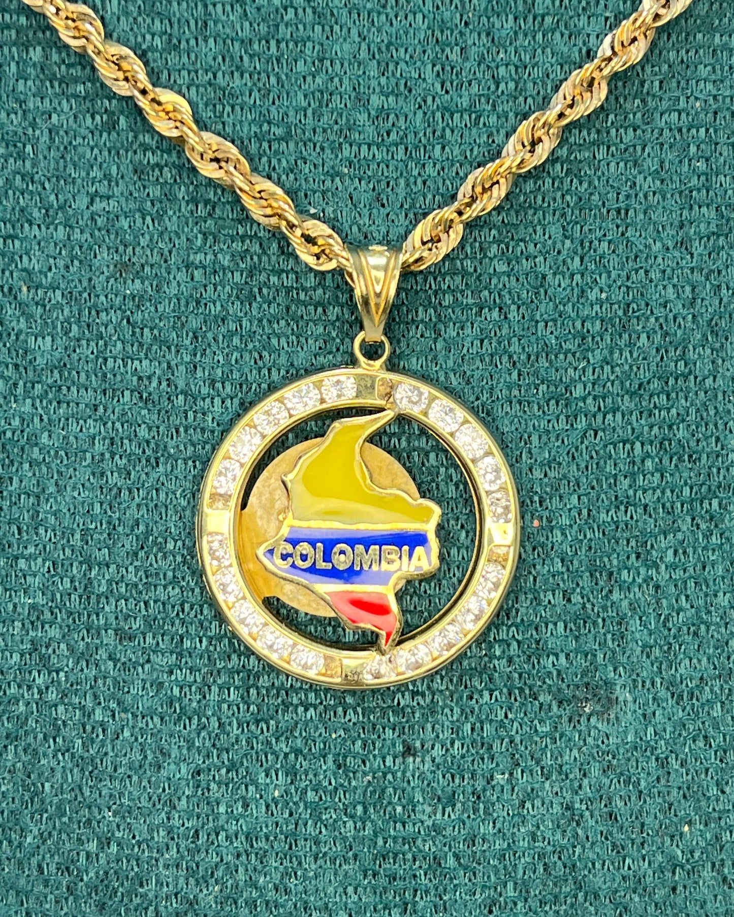 Colgante Medallón Colombia Oro 10K