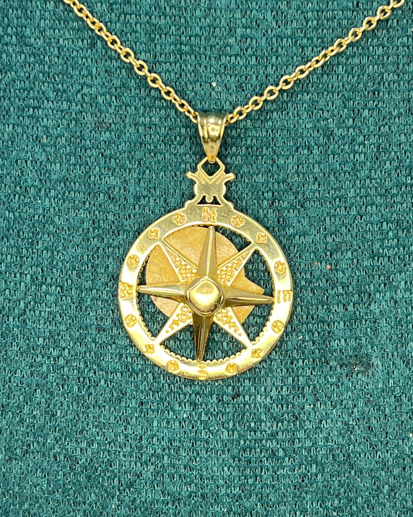 Colgante Brújula Oro 18K