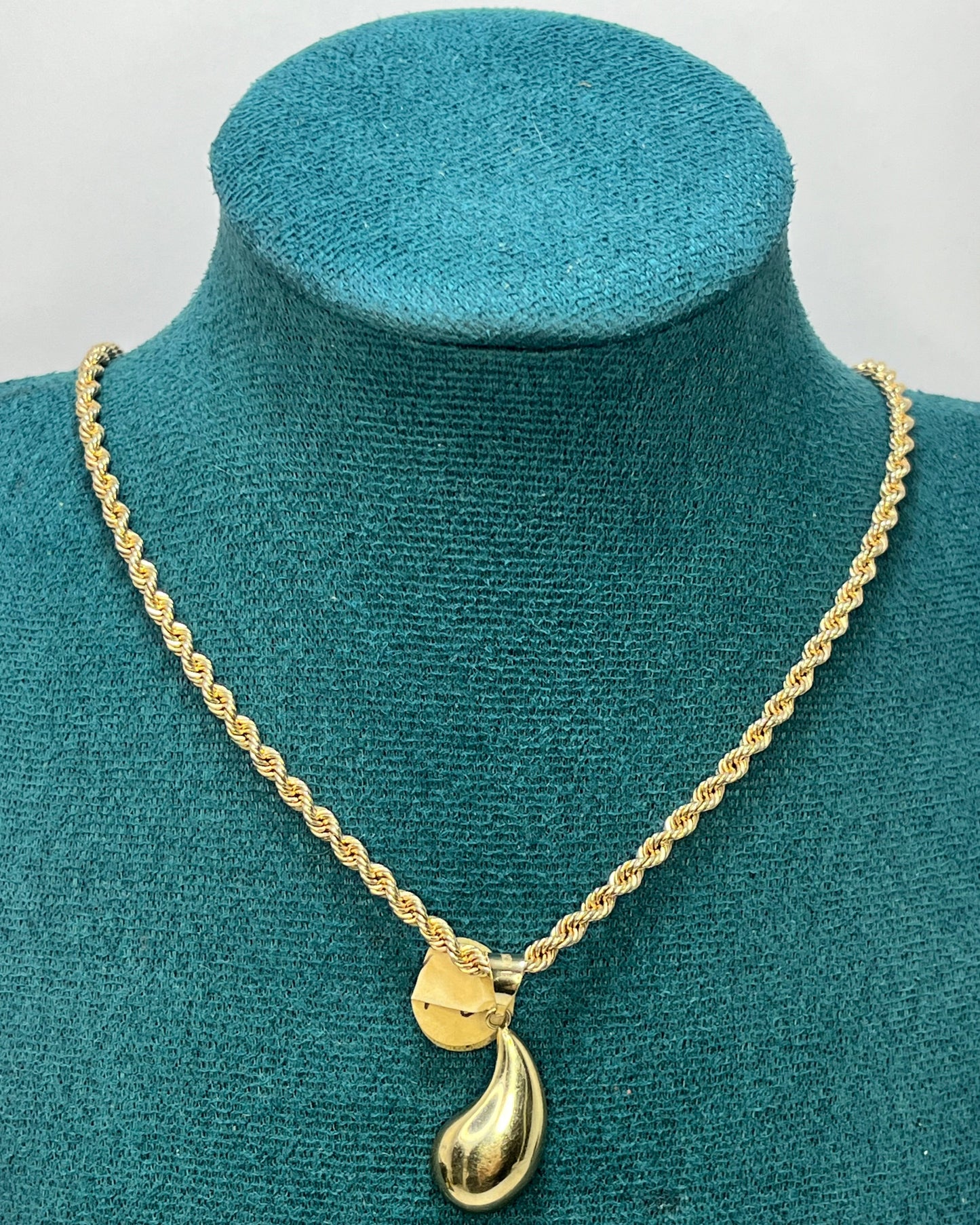 Teardrop Pendant 10K Gold