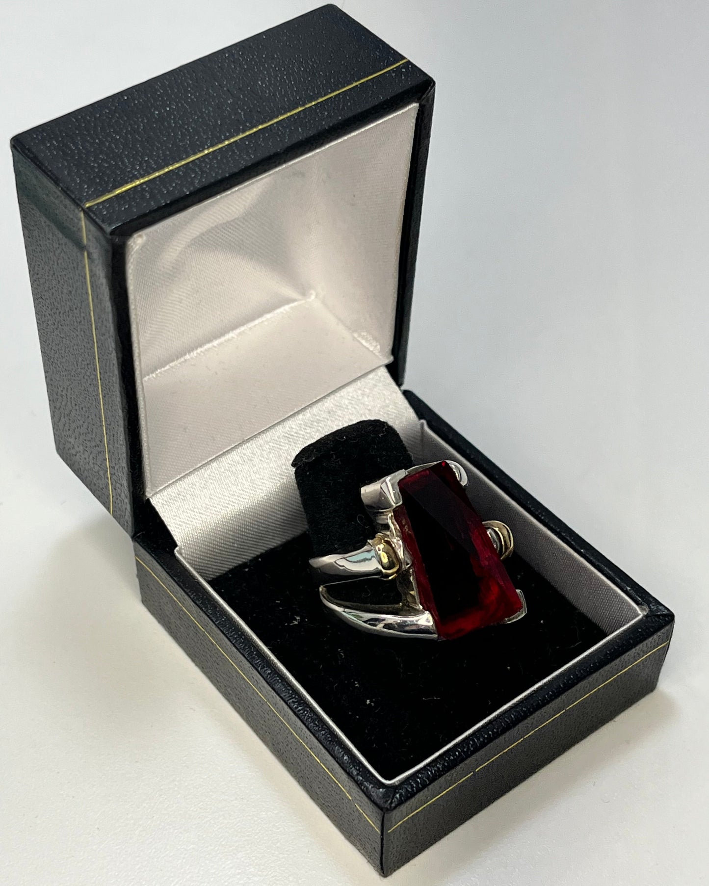 Anillo Cóctel Cristal Rojo inclinado Oro-Plata